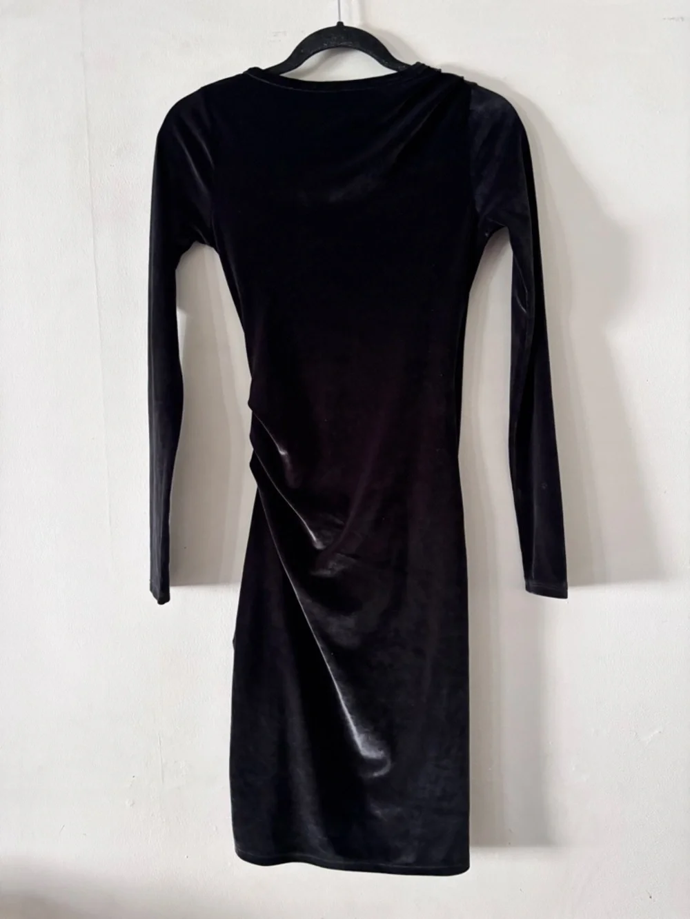 Wilfred Klum Black Long-Sleeve Velvet Wrap Dress - Picture 4 of 8